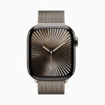 Apple Watch Series 10 GPS + Cellular • Caixa natural de titânio – 42 mm • Pulseira natural estilo milanês (2)