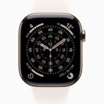 Apple Watch Series 11 GPS + Cellular • Caixa dourada de titânio – 46 mm • Pulseira esportiva blush-clara (2)