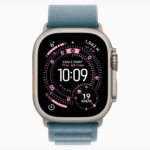 Apple Watch Ultra 3 GPS + Cellular • Caixa natural de titânio de 49 mm • Pulseira loop Alpina azul-clara (2)